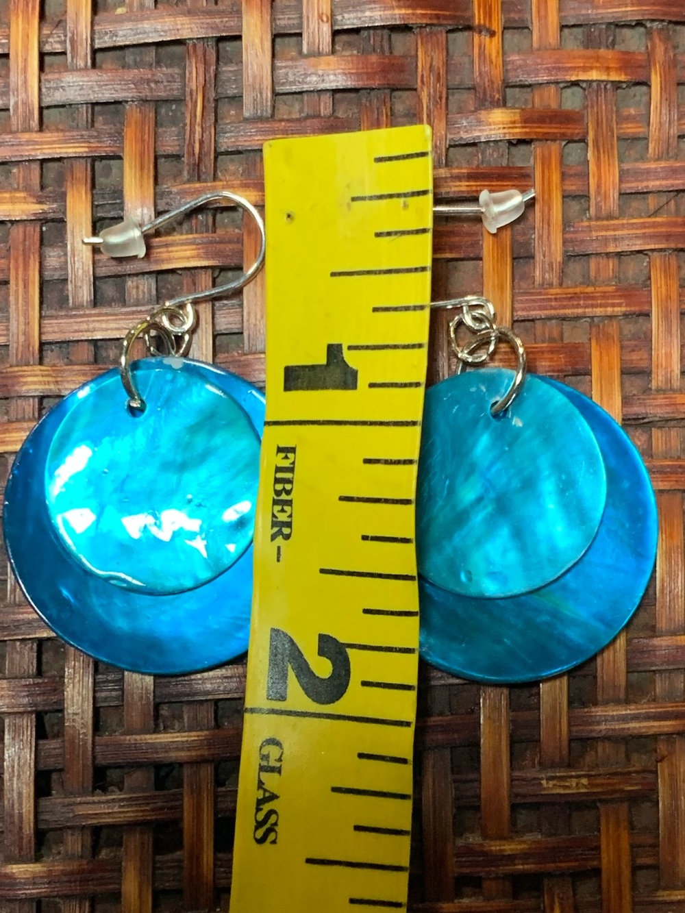 Blue shell dangle earrings - Picture 4 of 5